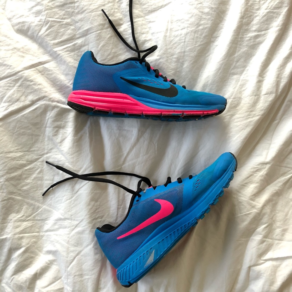 Nike Womens Structure 17 Sneakers